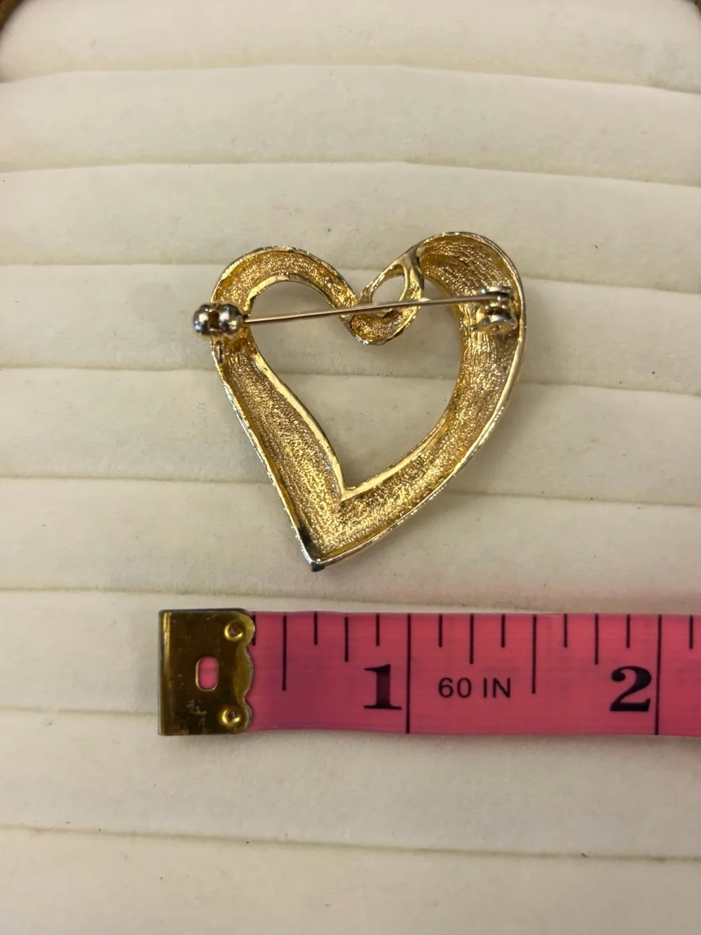 Vintage‎ Gold Tone Twisted Heart Brooch Classic Pin Romantic